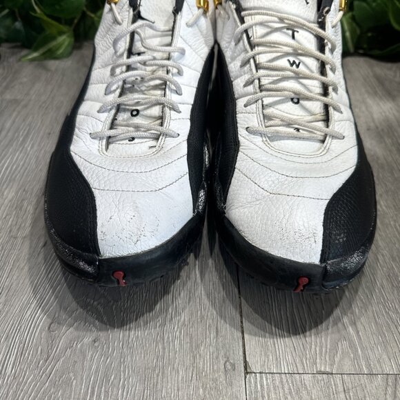 Athletic_Shoes